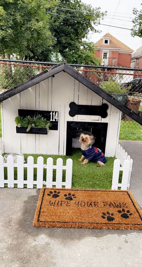 Modern Dog House Outdoor, Cute Dog Houses Outdoor, Dog House Outside, Dog Yard Ideas, Pet House Design, Dog House Decor, Dog House Diy Outdoor, Easy Dog House, Dog House Ideas