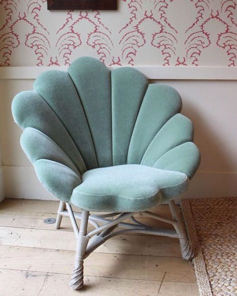 Seatail 🧜‍♀️ on Instagram: “I really need this clamshell throne! 🐚👑 #christmaslist made by @soanebritain” Mermaid Decor Bedroom, Mermaid Room Decor, Ocean Bedroom, Ocean Room Decor, Ocean Themed Bedroom, Beach Room Decor, Mermaid Bedroom, Ocean Room, Mermaid Nursery