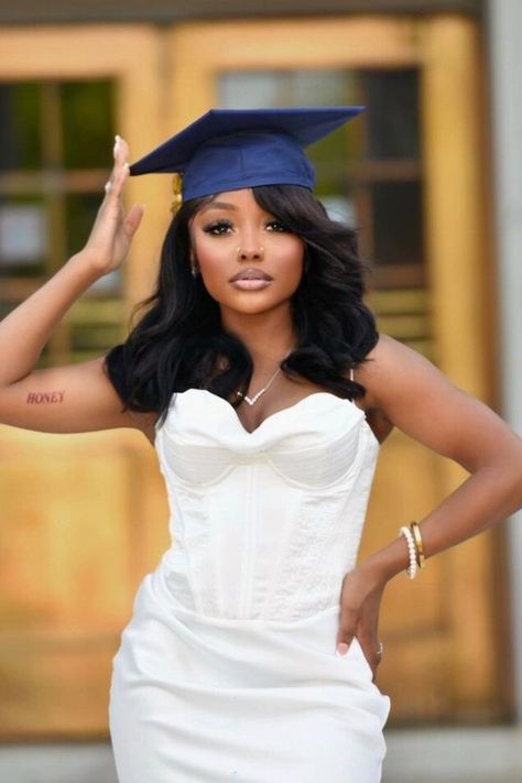 Make your grad photos special with unique poses and outfit inspo! These graduation shoot ideas give you stylish ways to remember the day. Make every shot magical! College Graduation Pictures Studio, Graduation Pictures With Balloons, Grad Pics High School, Graduation Photoshoot In Studio, Grad Announcement Ideas, Graduation Pics College, Nursing Grad Photoshoot, Black College Graduation Pictures, Unique Graduation Pictures High Schools