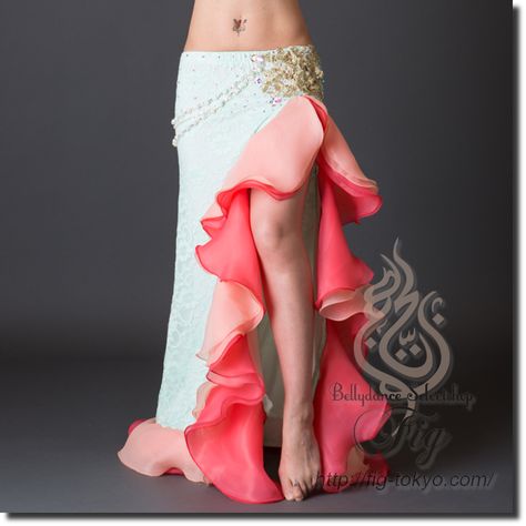 Belly Dance Outfit, Belly Dancer, Belly Dance Costume, Belly Dance Costumes, Ballroom Dress, Fantasy Fashion, Mode Vintage, Costume Dress, Dance Outfits