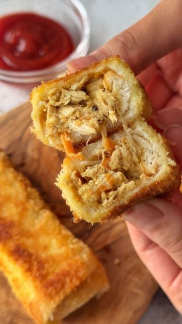 Food Prep Gram on Instagram: "Cheesy Chicken Bread Rolls 🍗 by @canyoucookuk INGREDIENTS - White bread slices - 250g boneless chicken (boiled & shredded) - 1 cup grated carrots - 1/4 cup mayonnaise - 1/4 mozzarella cheese - 1 tsp salt - 1 tsp black pepper - 1/2 tsp white pepper - 1 tsp garlic powder - 1 tbsp soy sauce - Egg mixture - Bread crumbs - Oil to coat on bread METHOD - In a bowl, add chicken, carrots, mayonnaise, cheese and all the seasonings. Mix well. - Roll out a slice of bread using a rolling pin and add 1 tsp of the chicken mixture onTightly fold the bread and seal the edges using water. - Dip the roll in the egg mixture followed by breadcrumbs and air fry for 15 mins at 200C. Enjoy!" Easy Ramadan Recipes, Easy Iftar Recipes, Ramzan Recipe, Chicken Starter Recipes, Iftar Recipes, Tastemade Recipes, Sweet Dishes Recipes, Tasty Recipes Videos, Quick Recipes Snacks