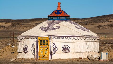 Mongolia Mongolian Flag, Yurt Ideas, Building A Yurt, Mongolian Yurt, Cold Deserts, Gobi Desert, Inner Mongolia, Vietnam Travel, Central Asia