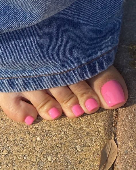 26 LATEST PINK PEDICURE IDEAS TO TRY IN 2024! Pink Pedicure Ideas, Hot Pink Pedicure, Trending Pedicure, Hot Pink Toes, Toe Art Designs, Pink Toe Nails, Pink Pedicure, Spring Pedicure, Pedicure Ideas