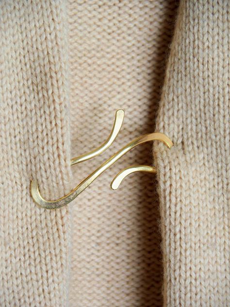 Wire Brooch, Cardigan Clips, Sweater Pin, Gift For Mother, Hand Shapes, Minimalist Style, Gold And Silver, Minimalist Fashion, Favorite Jewelry