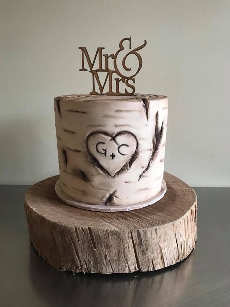 Birch tree wedding cake White Birch Wedding Cake, Rustic Wedding Cake One Tier, Simple Chocolate Wedding Cake, Rustic Single Tier Wedding Cake, Tree Trunk Wedding Cake, Aspen Tree Wedding Cake, Fall Small Wedding Cakes, Outdoor Wedding Cake Ideas, Rustic Wedding Cake Small