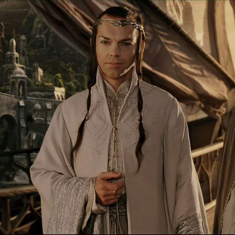 #LOTR #TheLordOfTheRings #Elrond #HugoWeaving Lotr Characters, Middle Earth Elves, Lotr Costume, Tolkien Hobbit, Lotr Elves, Hugo Weaving, Tolkien Elves, Lotr Art, Tauriel