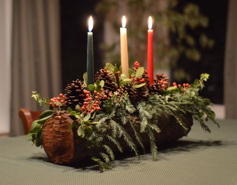 Yule log tutorial using mostly natural materials! Makes a wonderful centerpiece for Christmas and Yule! Yule Traditions, Christmas Yule Log, Yule Crafts, Pagan Christmas, Yule Celebration, Pagan Yule, Book Christmas Tree, Solstice Celebration, Log Candles