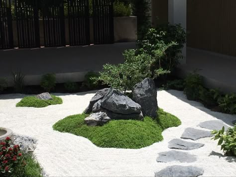 Japanese Small Garden Ideas, Small Zen Garden Ideas Indoor, Japan Garden Design, Japanese Rock Garden Ideas, Diy Japanese Garden, Pebbles Garden, Garden Ideas For Small Spaces, Modern Zen Garden, Indoor Zen Garden