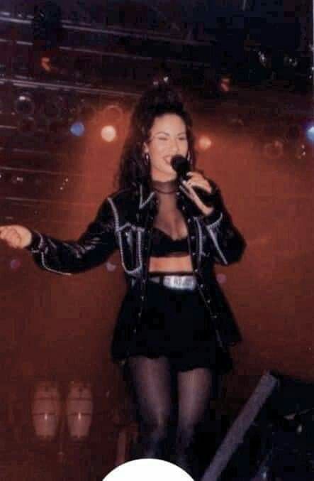 hello i am new to the Selena fp:) Selena Costume, Selena Quintanilla Birthday, Selena Quintanilla Outfits, Selena Quintanilla Fashion, Selena Q, Selena Quintanilla Perez, 90s Fashion Outfits, Selena Quintanilla, Stage Outfits