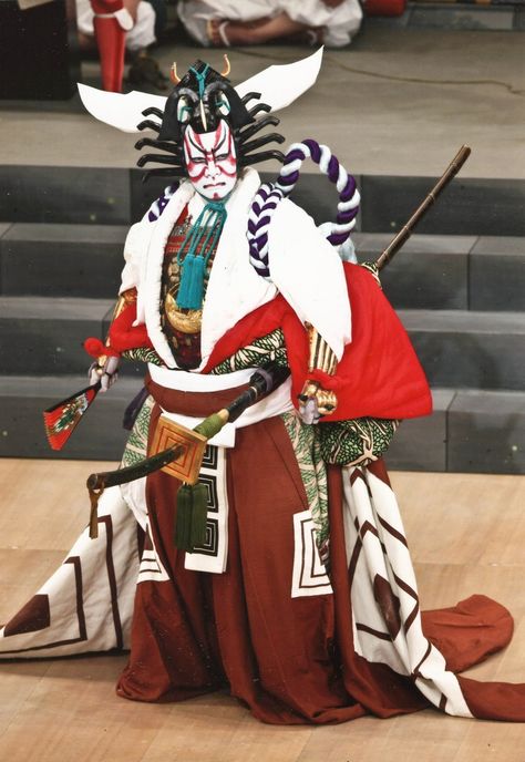 Picture Kabuki Theatre, Kabuki Costume, All About Japan, Japan Culture, Art Japonais, Foto Art, Aikido, Maneki Neko, Japanese Outfits