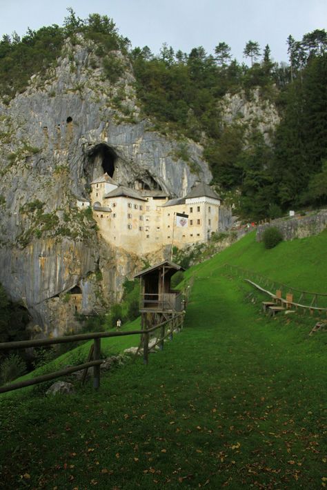 Predjama Castle, a renaissance castle built within a cave mouth in southwestern Slovenia Famous Castles, Castle Ruins, Voyage Europe, Beautiful Castles, File Image, September 16, Medieval Castle, Beautiful Buildings, Macedonia