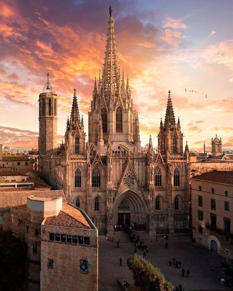 Barcelona Tourist Attractions, Barcelona Photography, Minecraft Inspiration, Barcelona City, Win A Trip, Instagrammable Places, Historical Place, Spain Travel, Barcelona Spain