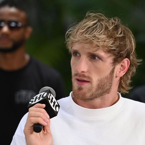 Logan Paul With Mullet, Logan Paul Mullet, Hairdye Ideas, Versace Mansion, Modern Mullet, Logan Paul, Floyd Mayweather, Men Hair, Mens Cuts