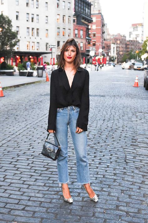 How French Girls Do Denim Damas Style, Jeanne Damas Style, Capsule Dressing, French Summer, Looks Jeans, French Street Fashion, Jeanne Damas, French Girl Style, Woman's Fashion