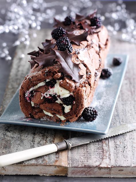 Chocolate Roulade with Boozy Blackberries Hazelnut Truffles, Valentine Dessert, Chocolate Roulade, Roulade Recipe, Chocolate Roll, Low Carb Cheesecake, Food Channel, Christmas Food Desserts, Roll Cake