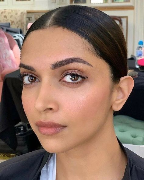 Velvety smooth blush on @deepikapadukone’s spotless skin 😍#makeup #makeuplooks #deepikapadukone #beauty #hairstyle #sleekbun Deepika Padukone Makeup, Deepika Padukone Hair, Indian Skin Makeup, Celebrities Without Makeup, Celebs Without Makeup, Minimal Makeup Look, Brown Girls Makeup, Light Makeup Looks, Deepika Padukone Style