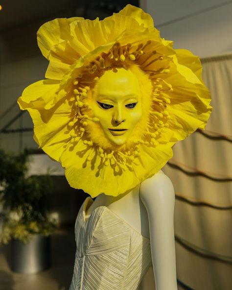 THE FLOWER (mask and mushrooms by @billsafi / garment by @hoganmclaughlin) “Midsummer” at @peabodyessex 06.23.23 - Pleated mushroom taffeta… | Instagram Mushroom Head Dress, Flower Mask, Giant Flower Costume, Maidens Veil Mushroom, Mushroom Dress, Mushroom Fae Cosplay, Oversized Flower Headpiece, Taffeta Dress, Art Reference Poses