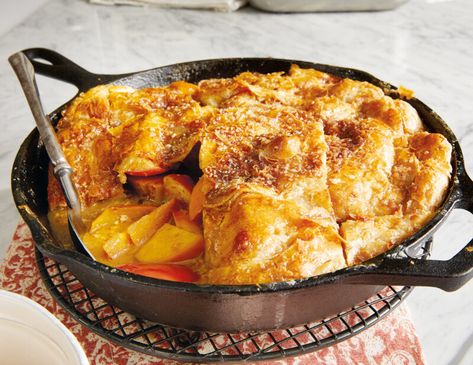 Apple-Pan-Dowdy Apple Pandowdy Recipe, Apple Pan Dowdy, Apple Pandowdy, Skillet Apple Pie, Cooks Country Recipes, Pan Sauce, Crumble Recipe, Frozen Puff Pastry, Pan Bread