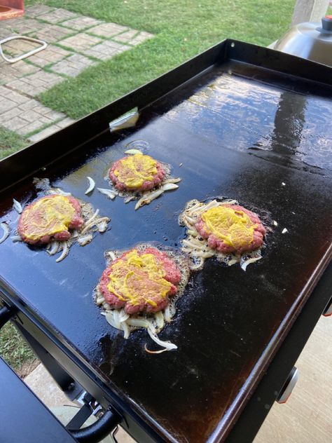 Step by step cooking instructions for Smash Burgers on the Blackstone Grill Blackstone Burgers, Outdoor Griddle Recipes, Griddle Cooking Recipes, Hamburger Dishes, Outdoor Cooking Recipes, Smash Burgers, Blackstone Grill, Cooking Stone, Flat Top Grill