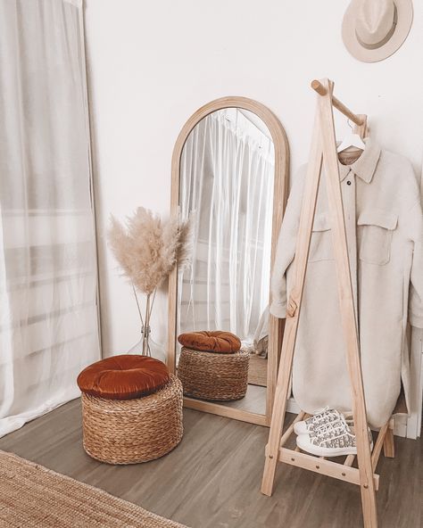 Full Length Mirror Decor Ideas, Photographer Room, Diy Pouf, Baby Room Closet, Pretty Furniture, Dressing Room Decor, Salon Suites Decor, Meditation Rooms, Aesthetic Room Ideas