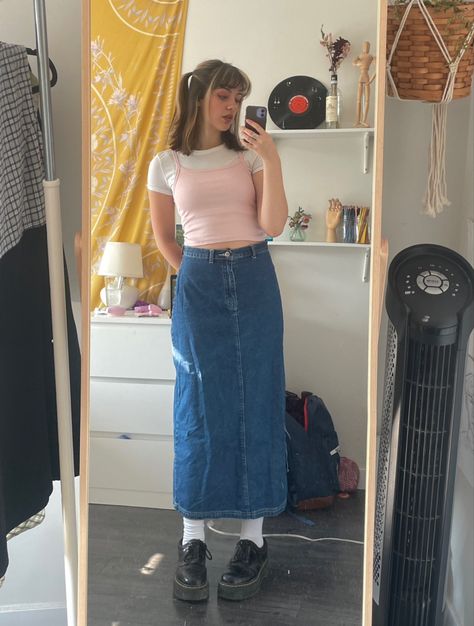 fall outfits, 90s, layered tops, denim maxi skirt, fall, fall aesthetic, fall nails, denim skirt, denim skirt outfit ideas, downtown girl, trendy, aesthetic, fashion, style, cute outfits, 70s Jean Skirt, Denim Maxi Skirt Outfit Summer Casual, 90s Denim Skirt Outfit, 90s Jean Skirt Outfits, Denim Maxi Skirt Outfit Fall, Jean Skirt Outfits Spring, Jean Maxi Skirt Outfit, Pleated Denim Skirt Outfit, Fall Outfits 90s