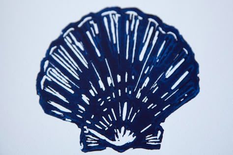 Shell card, original linocut print. Artwork by Aviva Halter-Hurn for Nataviva Prints.  #linocut #linogravure #Shell #CoquilleStJacques #handprinted #Compostella #Camino #blue Starfish Linocut, Shell Lino Print, Shell Linocut, Coquille St Jacques, Gcse Art Sketchbook, Linoleum Print, Foto Transfer, Lino Art, Lino Cut