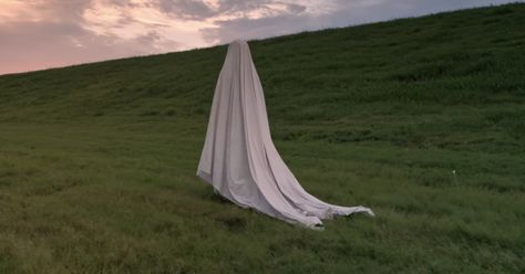 Yes, A Ghost Story features Oscar-winner Casey Affleck wearing a bedsheet – and it's one of the most moving films of the year, says Peter Travers. Gripping Sheets, David Lowery, A Ghost Story, Casey Affleck, Sheet Ghost, Rian Johnson, Ghost Story, Ghost Photos, The Dark Knight Rises