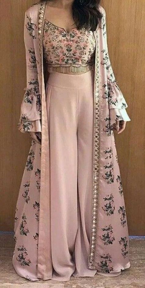 Pakistani Lengha, डिजाइनर कपड़े, Pakistani Lehenga, Indian Gown, Lehenga Indian, Outfit Designer, Gown Indian, मेहंदी डिजाइन, Trendy Outfits Indian