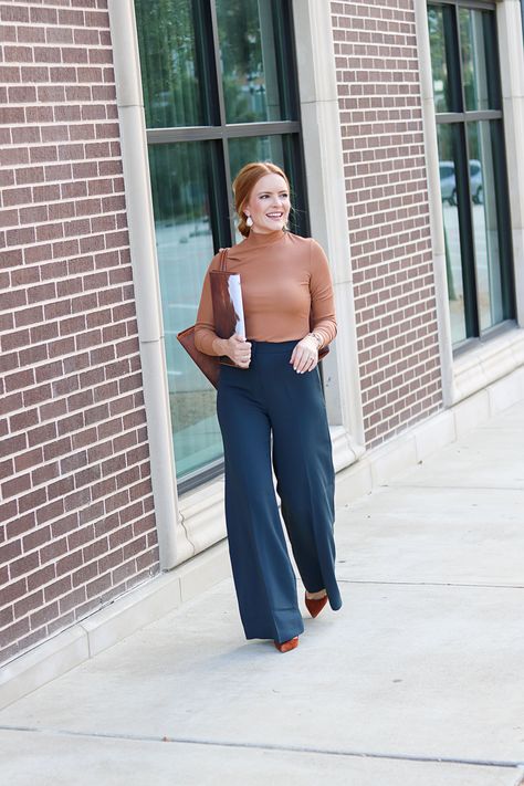 Pre Fall Work Outfits, Navy Blue Dress Pants Outfit Women, Navy Dress Pants Outfit Women, Women Outfits Work, Blue Pants Work Outfit Women, Business Casual Outfits For Women Winter Work Attire, Buisnesscore Outfit Women, Work Conference Outfit, Navy Pants Outfit Work