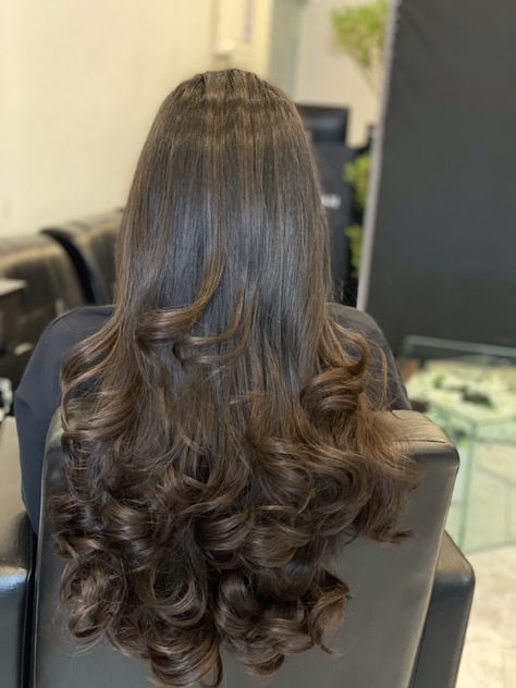 Curls At The End Of Hair, Blowout Curls Long Hair, Straight Hair With Curls At The End, Curled Ends Hair, Curled Long Hair, Blow Dry Hair Curls, Bottom Curls, Victoria Beckham Short Hair, Curly Hair Salon