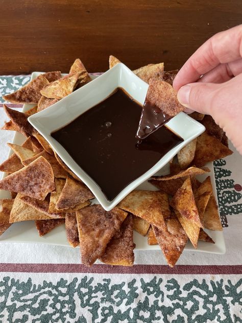 Chocolate Tortilla Dessert, Dessert Tortillas, Chocolate Tortilla, Tortilla Dessert, Mexican Dessert, 2 Ingredient, Bakery Cakes, 2 Ingredients, Tortillas