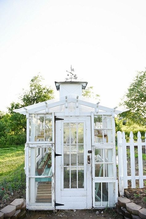 DIY Rustic Window Greenhouse- ELLEDecor.com Garden Diy Decoration Ideas, Window Greenhouse, Cheap Greenhouse, Dome Greenhouse, Best Greenhouse, Hobby Greenhouse, Greenhouse Shed, Build A Greenhouse, Indoor Greenhouse