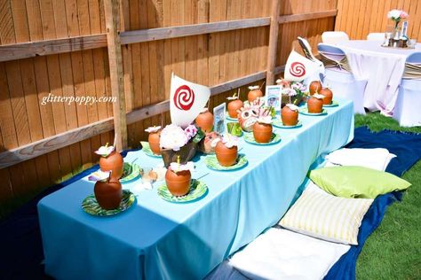 Danielita's Moana Birthday Party | CatchMyParty.com Moana Party Table Set Up, Moana Table Set Up, Moana Themed Birthday Party, Tropical Party Foods, Disney Moana Birthday Party, Moana Birthday Party Ideas, Moana Birthday Cake, Girls Birthday Party Decorations, Girls Birthday Party Themes