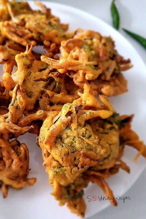 Pakistani onion bhaji. Onion Bajji Recipe Indian, Indian Onion Bhaji, Indian Bhaji Recipe, Bhajiya Recipes Indian, Onion Bajji Recipe, Onion Bhaji Recipe, Onion Bhaji Recipes, Onion Pakora, Onion Fritters