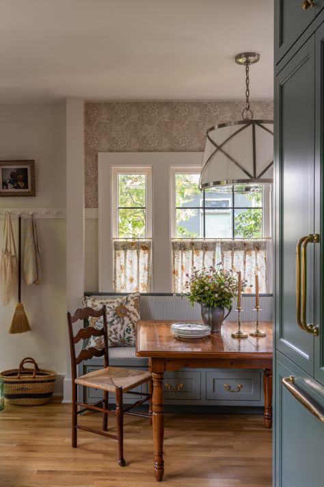 Bench Nook, Nancy Myers Homes, Dutch Colonial Revival, Nancy Meyers Aesthetic, Nancy Myers, Seattle Interior Design, Full Kitchen Remodel, Country Dining, Casa Country