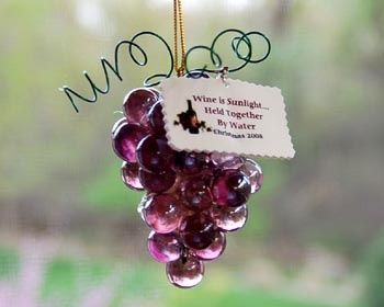 Health nuts will love this unique ornament. It looks so professional, but the tutorial reveals just how easy this homemade Christmas ornament is to make. Christmas Help, Marbles Crafts, Wine Craft, Wine Theme, Cork Crafts, Glass Projects, Christmas Ornaments Homemade, Unique Ornament, Wine Bottle Crafts