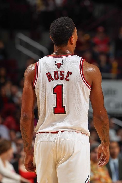 Derick Rose Wallpaper, Derrick Rose Aesthetic, Derrick Rose Wallpapers, Rose Nba, D Rose, Basketball Players Nba, Basketball Posters, Basketball Photography, Nba Wallpapers