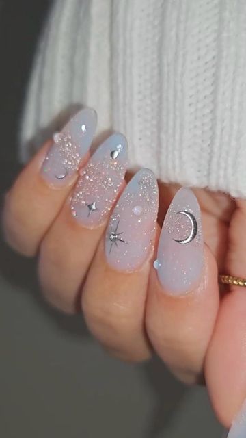 Daily Charme Official on Instagram: "The dreamiest Charme Box Nail Tutorial ever 🩵✨ created by @_dreamynails1_  You can create this celestial design and so much more with the May 2024 Charme Box. Get yours today! 🥰  Using @daily_charme: • G10 Unicorn - 𝙚𝙭𝙘𝙡𝙪𝙨𝙞𝙫𝙚 𝘵𝘰 𝘵𝘩𝘦 𝘔𝘢𝘺 𝘊𝘩𝘢𝘳𝘮𝘦 𝘉𝘰𝘹 • S08 Rainbow Dash - 𝘢𝘷𝘢𝘪𝘭𝘢𝘣𝘭𝘦 𝘯𝘰𝘸 • Celestial Zodiac Sticker - 𝘢𝘷𝘢𝘪𝘭𝘢𝘣𝘭𝘦 𝘯𝘰𝘸  #sparklynails #dreamynails #nails #glitternails #nails2024 #nailsartvideos #nailart #insponails #bluenails #almondnails #summernails #summernails2024 #celestialnails #nailsdesign #dailycharme #holonails #nailtutorials" White And Gold Celestial Nails, Wedding Nails Celestial, Moon Cut Nails, Pastel Celestial Nails, Celestial French Tip Nails, Celestial Wedding Nails, Celestial Almond Nails, Nail Designs Celestial, Sailor Mars Nails