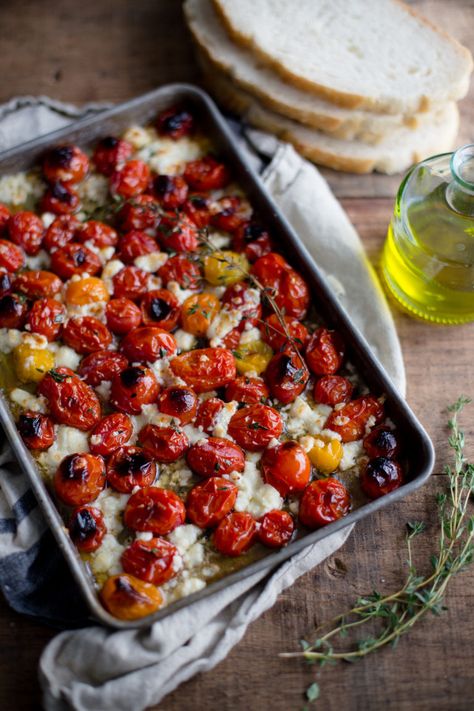 Roasted Grape Tomatoes, Sauteed Tomatoes, Caramelised Onion Tart, Tomatoes On Toast, Onion Tart, Tomato Bruschetta, Baked Tomatoes, Roasted Cherry, Tomato Tart