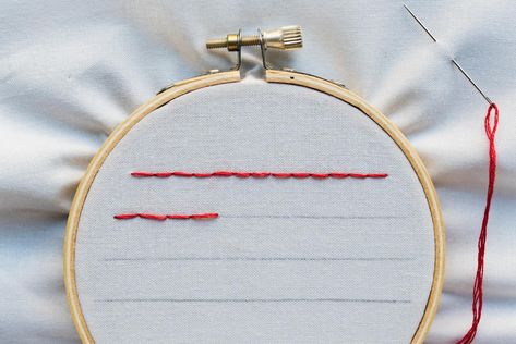 This Simple Straight Stitch Tutorial is definitely one you will want to learn if you are just starting to try embroidery. The straight stitch is a really great stitch to know and learn because it is super versatile when it comes to embroidery. French Knots, French Knot Stitch, Straight Stitch Embroidery, French Knot Hairstyle, Knot Stitch, French Knot Embroidery, Cross Stitch Thread, Basic Embroidery Stitches, Stitch Tutorial