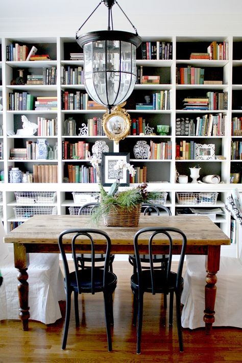 Home Libraries, Dining Room Open Shelving, Dining Room Built Ins, Home Library Rooms, Dining Room Centerpiece, Library Room, Open Dining Room, Dining Room Combo, Built In Bookcase