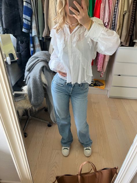 #fashion #isabelmarant #blouse #zara #scandinavianoutfit Zara White Blouse, Trendy White Zara Shirt, Winter White Zara Top, Zara Blouse Outfit, Outfit Chemise Blanche, Cute White Zara Blouse, Zara White Top With Buttons, Blouses Outfit, White Blouse Outfit