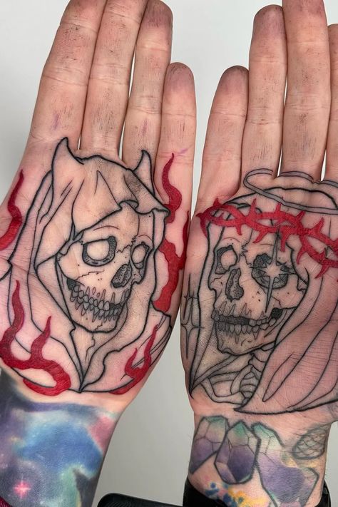 Best hand tattoos ever with meaning Jason Hand Tattoo, Hand Shadow Tattoo, Best Hand Tattoos, Hand Palm Tattoos, Flash Tats, Skull Hand Tattoo, Arte Pin Up, Stencil Outline, Palm Tattoos