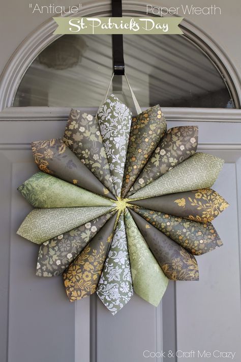 Cook and Craft Me Crazy: Antique St. Patrick's Day Paper Wreath Couronne Diy, Book Page Wreath, Book Page Crafts, Paper Wreath, Paper Cones, Wreath Crafts, Xmas Crafts, Scrapbook Paper Crafts, Diy Wreath