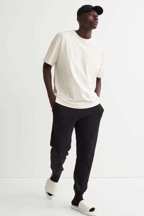 Uniqlo Photoshoot, Uniqlo Oversized Shirt Men, Uniqlo Oversized Shirt, Casual Photoshoot, Oversized Shirt Men, Oversize Tshirt Outfits, Mens Smart Casual Outfits, Smart Casual Men, Mens Trendy Outfits