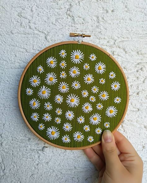 Camomile Embroidery, Embroidery Ideas Flowers, Embroidery Daisies, Daisies Embroidery, Daisy Embroidery Pattern, Embroidery Daisy, Embroidery Border, Daisy Embroidery, Marvel Cross Stitch