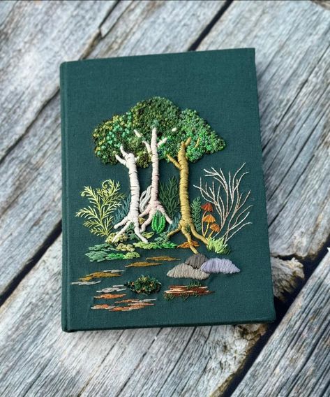 A Custom notebook just for you, don't hesitate to message me! 📍 Introducing the Handbook Hand Embroidered Forest Notebook A5, Personalized Embroidered Binding Notebooks, Forest Embroidered Notebooks, Cloth Covers, Chrysanthemum Journals, Craft Notebooks, Custom Diaries, Personalized Gifts, Back to School, Wedding Gifts, Birthday Gifts. We take careful care of the notebook from the outside to the inside. The outside is cardboard covered with fabric and has a beautiful embroidered pattern. Inside Handmade Notebook Cover, Embroidered Notebook, Daisy Patterns, Fabric Notebook, Daisy Vintage, Homemade Books, Notebook Handmade, Fabric Book Covers, Custom Journal