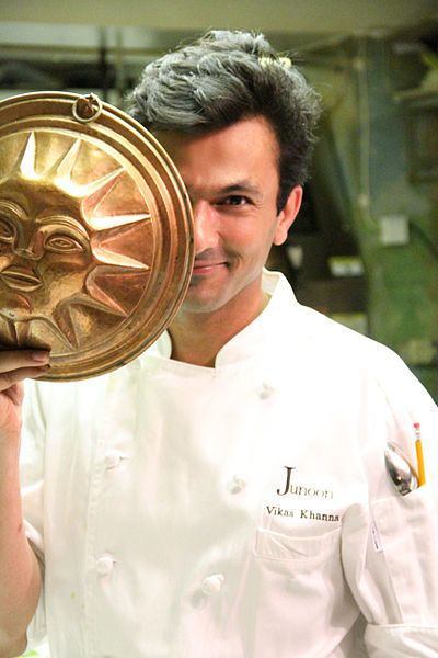 Chef Vikas Khanna. Vikas Khanna Recipes, Indian Authors, Vikas Khanna, India Culture, Famous Recipe, Nyc Restaurants, Master Chef, Eye Of Horus, Amritsar