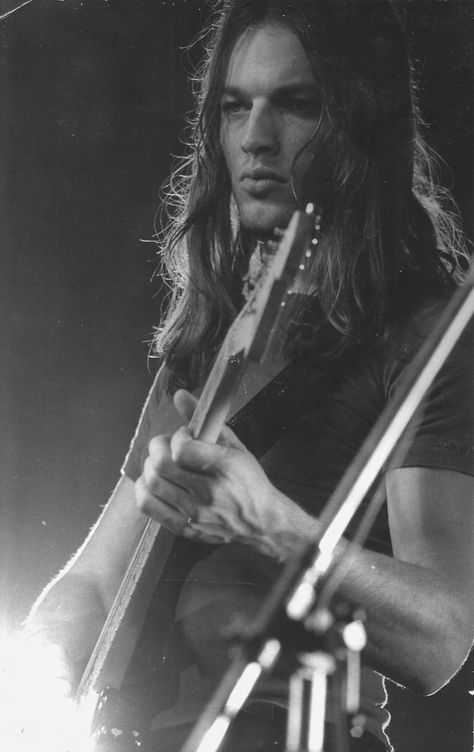 30 Amazing Photographs of David Gilmour on Stage in the 1970s ~ Vintage Everyday David Gilmore, David Gilmour, White Photo, Bass, Guitar, Black And White, Pink, White, Black