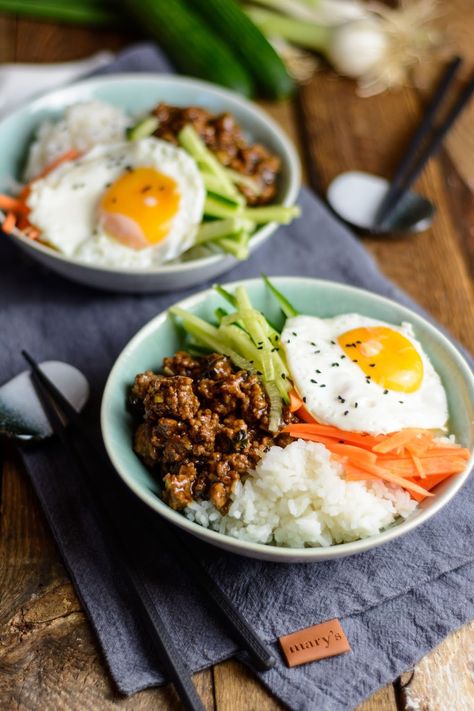 Korean Beef Bowl - Asiatisch mariniertes Fleisch mit frischem Gemüse und Reis - Ina Isst Beef Bowl Recipe, Rice Diet, Korean Beef Bowl, Beef Bowl, Beef Bowls, Korean Beef, Healthy Recipes Easy Snacks, Healthy Snacks Easy, April 6